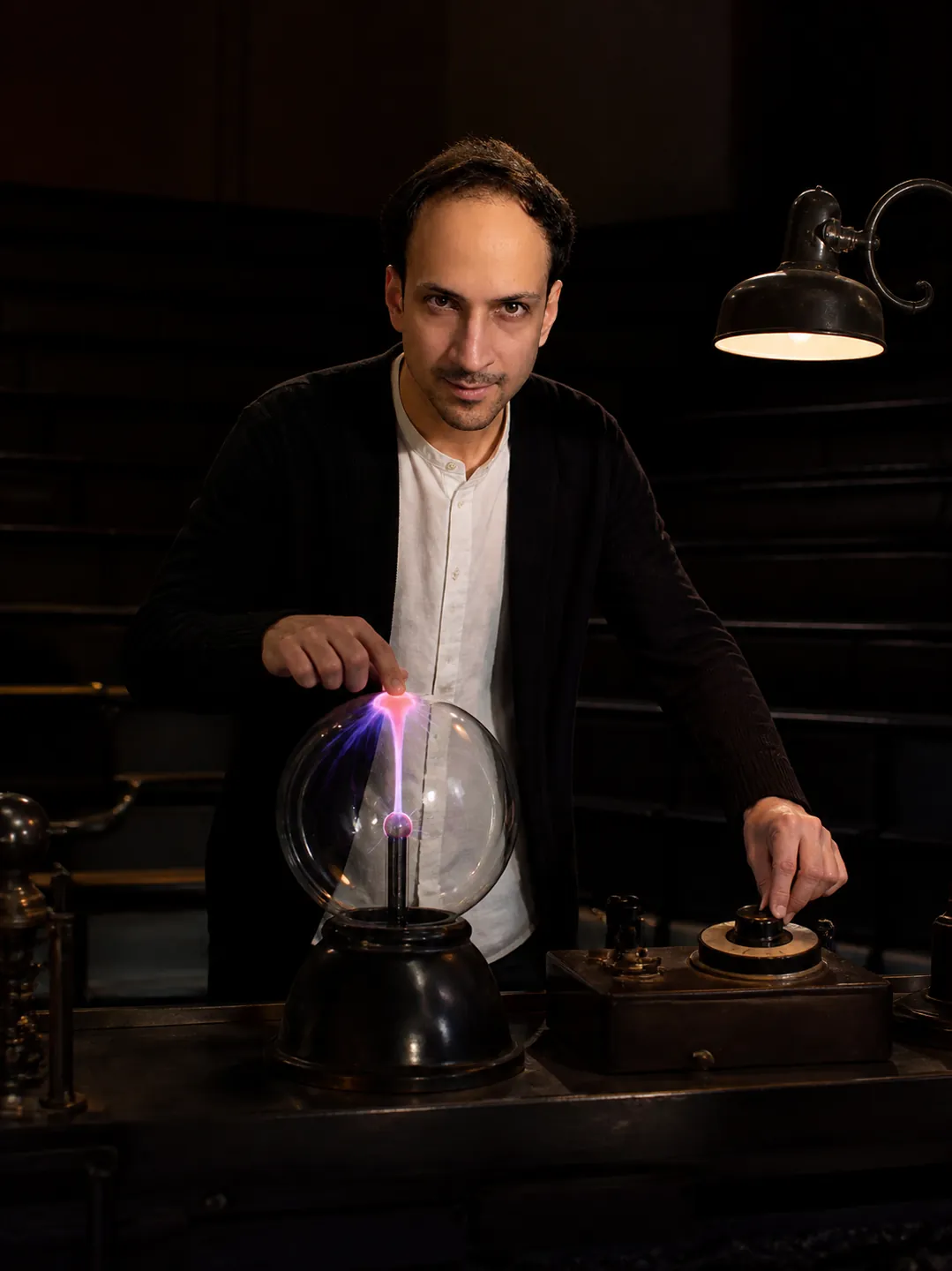 Branching Verdict: Empty Science-Museum Demonstration — AI Portrait Prompt