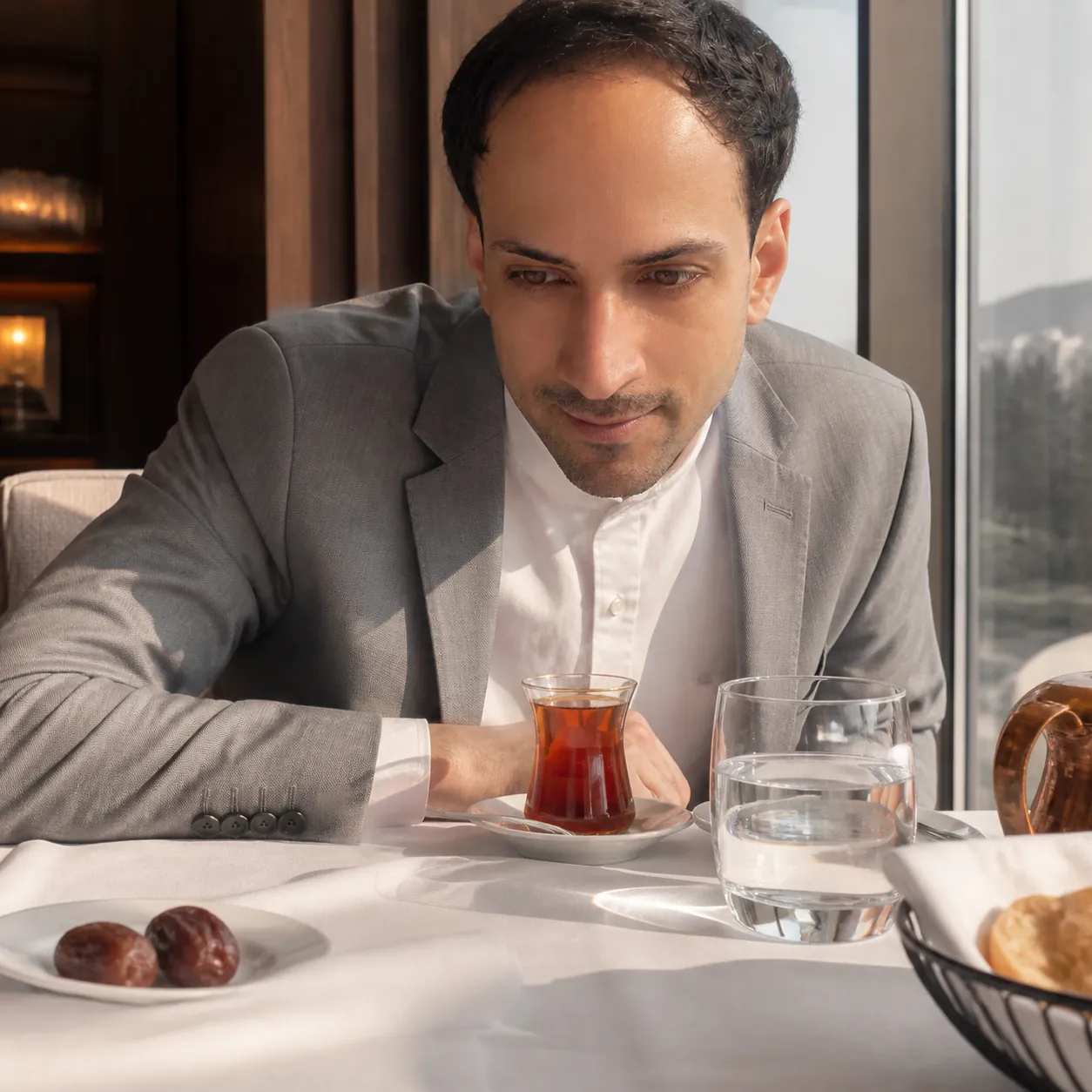 Hotel Breakfast Caustics — AI Portrait Prompt